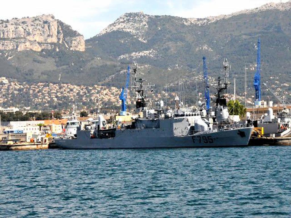 183 TOULON ET SA RADE (14).jpg